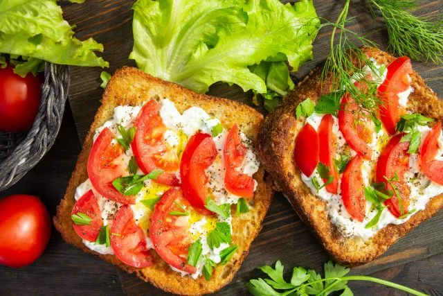 Hete sandwich met kaas en tomaten, Kaleyard Hete sandwich met kaas en tomaten