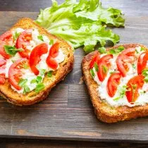 Hete sandwich met kaas en tomaten, Kaleyard Hete sandwich met kaas en tomaten