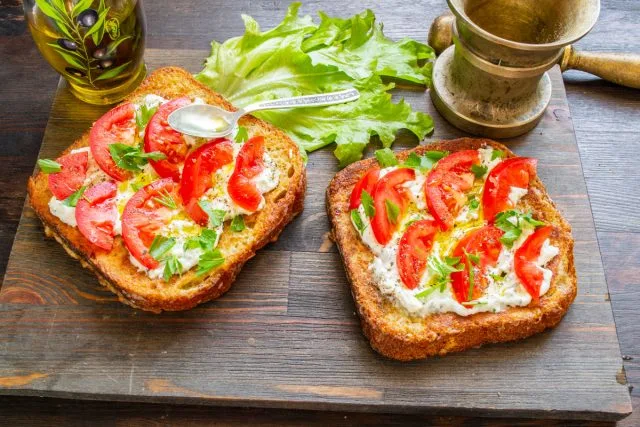Hete sandwich met kaas en tomaten, Kaleyard Hete sandwich met kaas en tomaten
