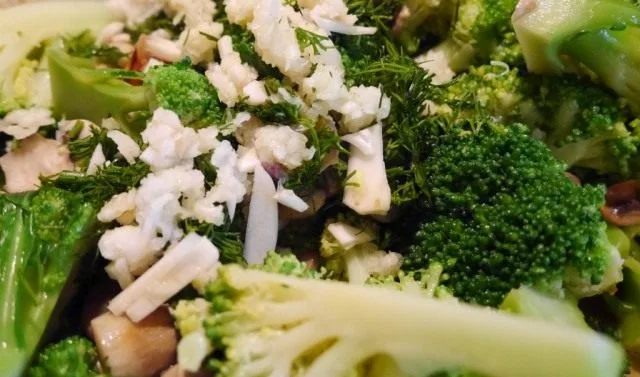 Broccoli met paddenstoelen. Voedingsschotel, Kaleyard Broccoli met paddenstoelen. Voedingsschotel