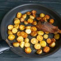 Aardappelsalade met komkommers