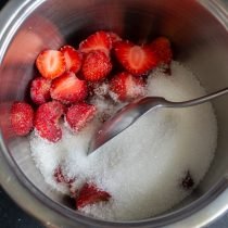 Strawberry Cake zonder koekjes en zure room te bakken