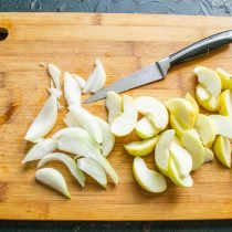 Kippenfilet met appels in honing-gorchische saus