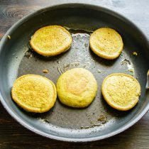 Maïspannenkoeken met pesto