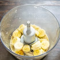 Arachis smoothie met een banaan