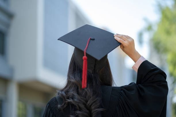 Nederlandse universiteiten willen aantal buitenlandse studenten met 2.000 verminderen, Kaleyard Nederlandse universiteiten willen aantal buitenlandse studenten met 2.000 verminderen